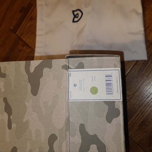 Rothy's Mini Catchall box & dustbag - Picture 3 of 3